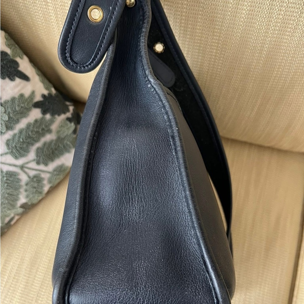 Vintage Coach Navy Legacy Zip #9966 Leather Shoulder Bag with Gold Hardware - Picture 10 of 11